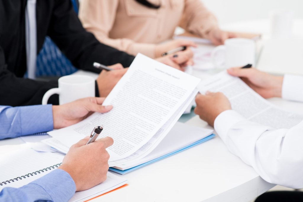 4 workers on a meeting discussion